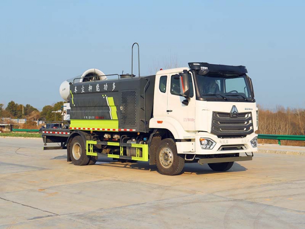 SINOTRUK Duty Truck 12 cubic meters Haworth Dust Suppression Truck