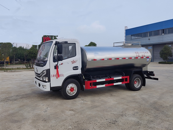 Dongfeng Dolica 4.7 square meters milk tanker truck