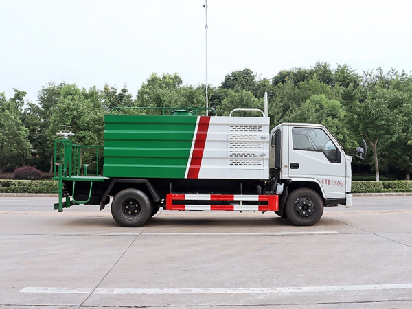 JIANGLING 5 cubic meters spray truck