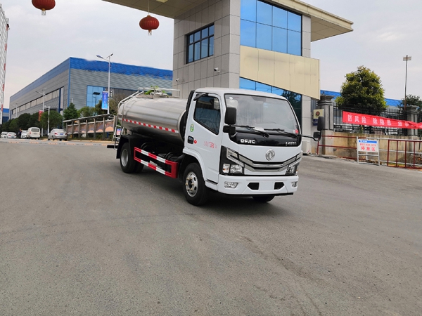 Dongfeng Dolica 4.7 square meters milk tanker truck