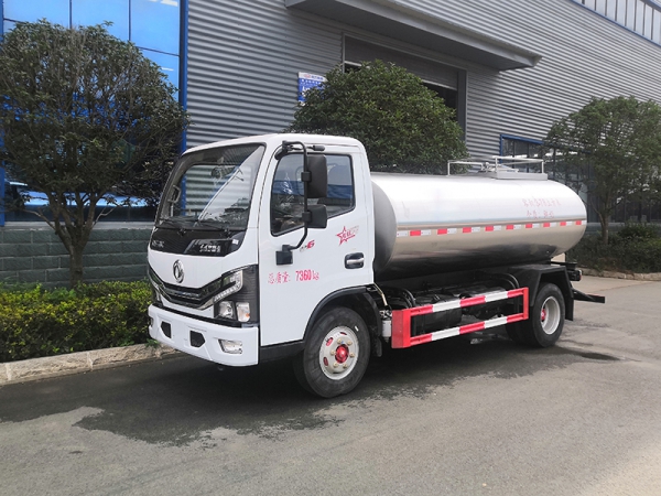 Dongfeng Dolica 4.7 square meters milk tanker truck