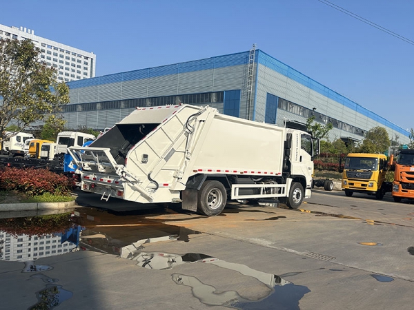 Isuzu 12 cubic meters compressed garbage truck